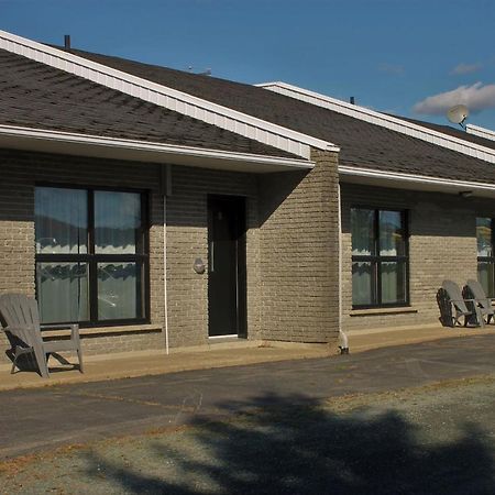 Motel Du Canton Valcourt Buitenkant foto